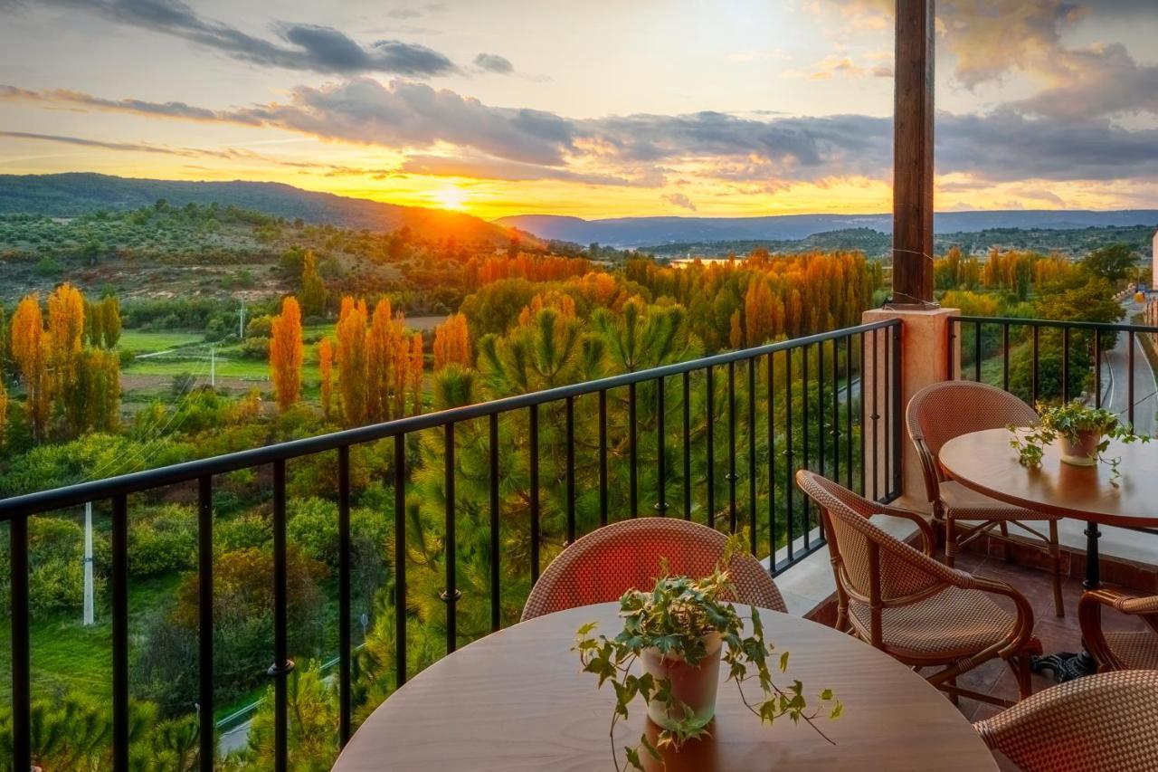 Hotel El Balcon De La Vega Pareja Zewnętrze zdjęcie