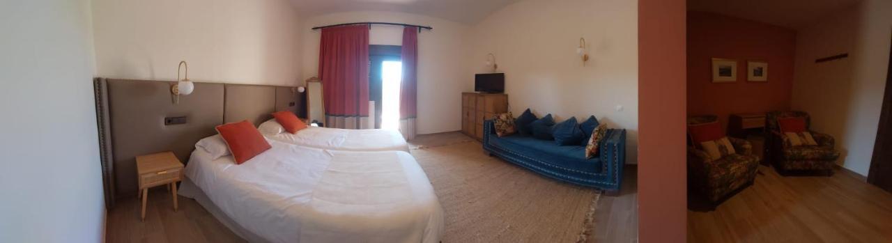 Hotel El Balcon De La Vega Pareja Zewnętrze zdjęcie